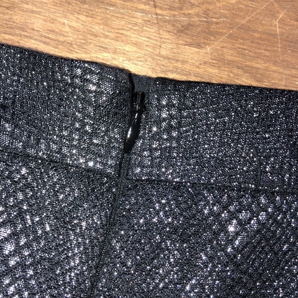 EXPRESS size 4 black snakeskin print shorts - Picture 9 of 10